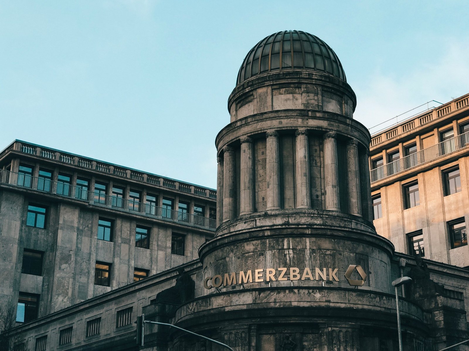 Il Settore Bancario nel 2025: Evoluzione e Importanza dei Buoni Partner